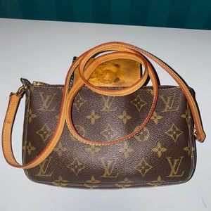 LV Pochette Accessories Mono